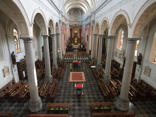Interieur dekenale kerk Mechelen-aan-de-Maas